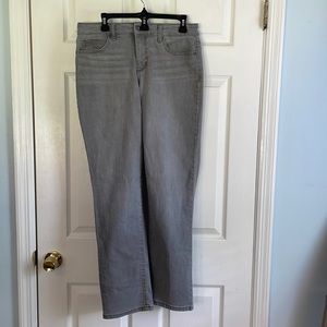 Size 10 BANDOLINO mandie straight leg jean in light gray wash.